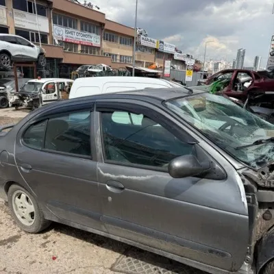 Renault Megane 1 Çıkma Sağ Ön Kapı